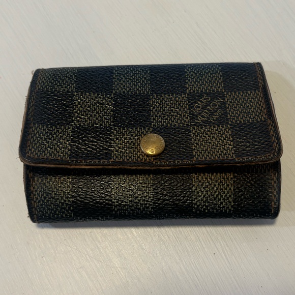 *Authentic Louis Vuitton 6 key ring - Picture 1 of 5